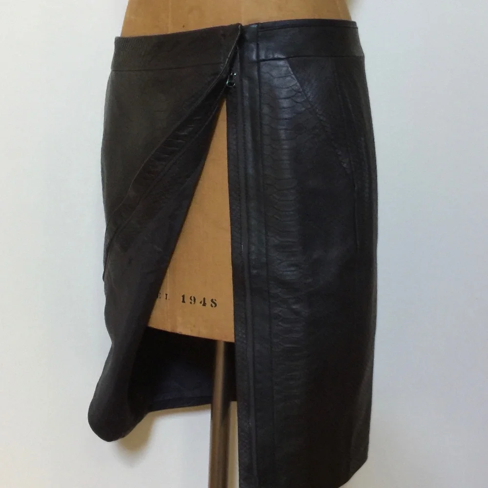 Vince black snake embossed leather skirt NWOT